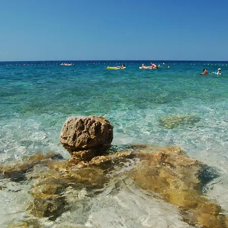 Lägenhet In With Sea View, Balcony, Air Conditioning, Wifi 3560-4 Sućuraj