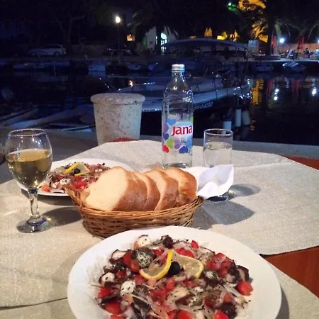 In With Sea View, Balcony, Air Conditioning, Wifi 3560-4 * Sućuraj